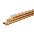 Grenen plank 1 zijde glad, 1 zijde fijnbezaagd, 2,8x19,5x400 cm, groen geïmpregneerd.