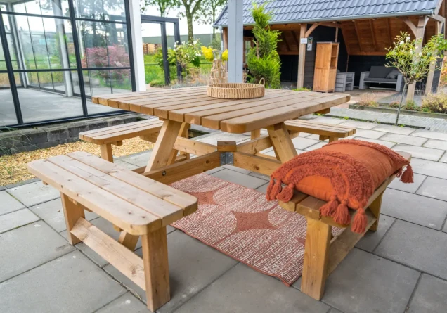 Picknicktafel Vierkant, 40 mm dik, bladmaat 115x115 cm.