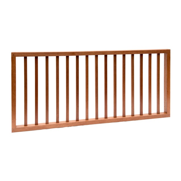 Hardhouten spijlenhek, 180x80 cm. Frame 4,5x7 cm, spijlen 2x3 cm.